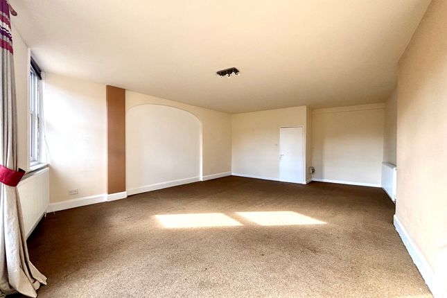 Flat 1, 8, Crown Square, Matlock photo 3