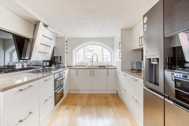 Thumbnail Flat for sale in Gathorne Street, London