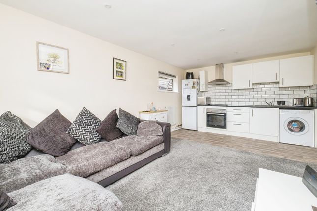 Flat for sale in Alexandra Avenue, Camberley