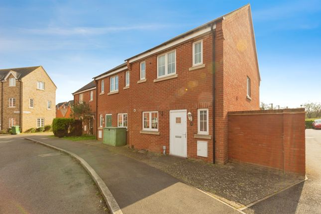 End terrace house for sale in Clivedon Way, Aylesbury