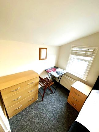 Room to rent in George Street, Reading