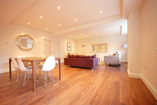 Town house to rent in Belsize Road, London