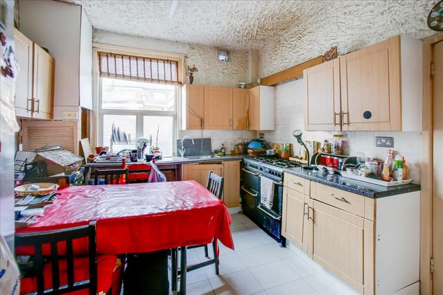 Terraced house for sale in Tunis Road, Shepherds Bush