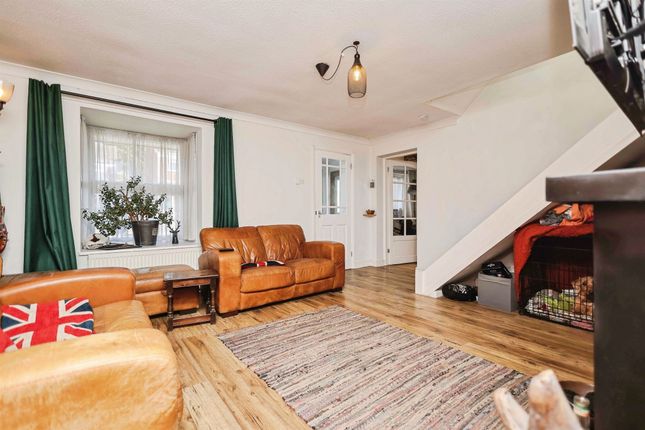 29, Aldeford Drive, BRIERLEY HILL photo 2