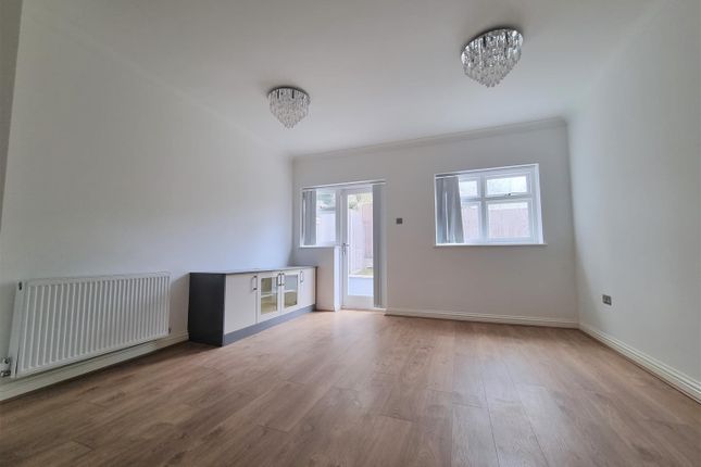 Thumbnail Flat for sale in Old Park Ridings, London