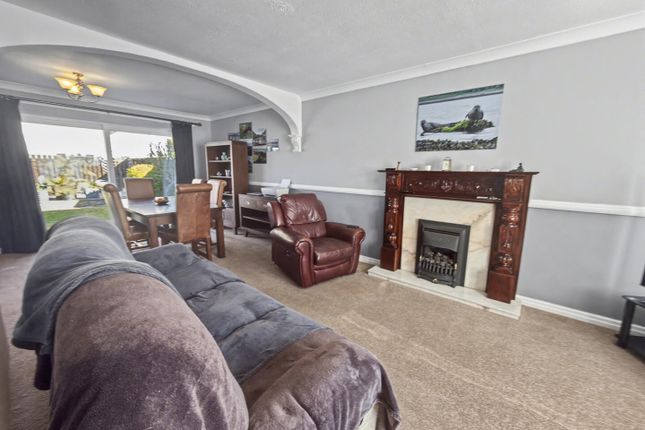 16, Grendon Gardens, Darlington photo 3