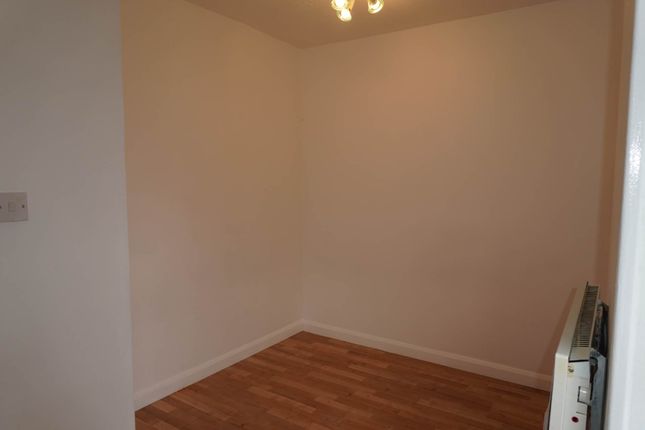 Corris Green, Snowdon Drive, London photo 3
