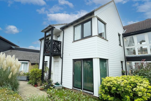 1-bed flat on 12, High Wych Road, Sawbridgeworth, £185,000
