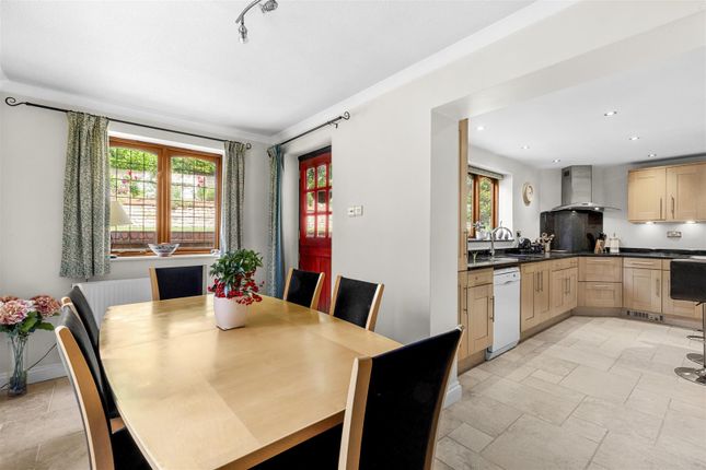 15, South Maundin, Hughenden Valley photo 4