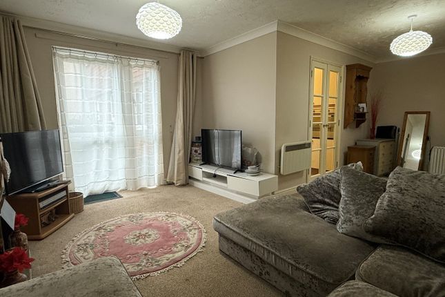 31 Potters Court, Darkes Lane, Potters Bar photo 2