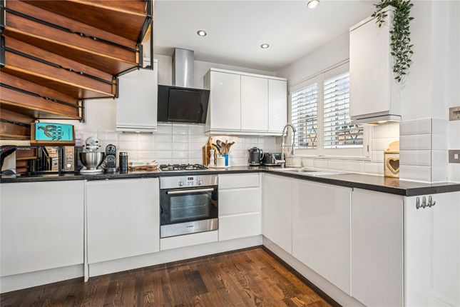 19, St. Benets Close, London photo 4