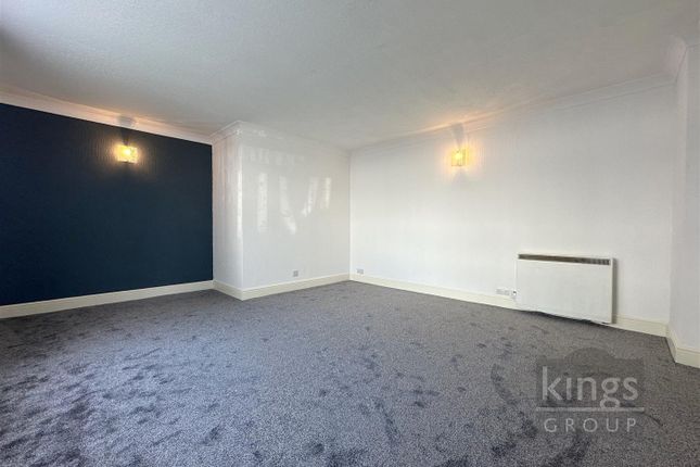 Studio for sale in Chase Side, Enfield