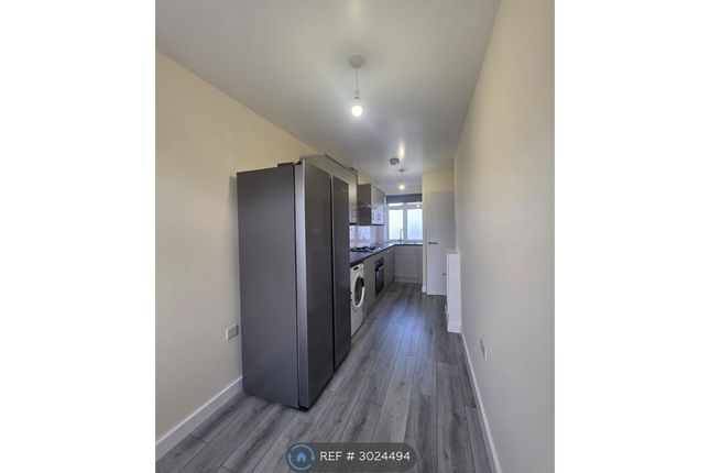 Flat, North Circular Road, London photo 2
