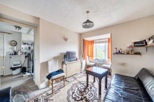 Flat 9, 31, Cotswold Way, Worcester Park photo 4