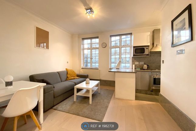 Flat to rent in Beaumont Court, London