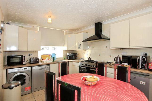 36, Drayton, PETERBOROUGH photo 3