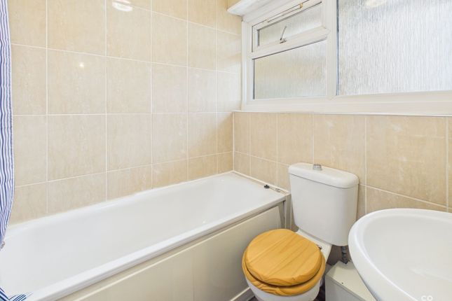 36 Lancaster Court Kingsway, Hove photo 3