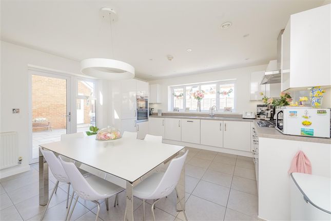 Castleridge Drive, Greenhithe photo 2