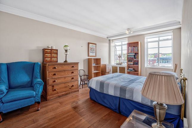 Flat 82, St. Johns Court, Finchley Road, London photo 3