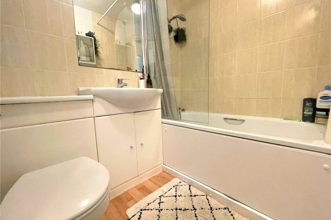 4, Ivybank, Godalming photo 2