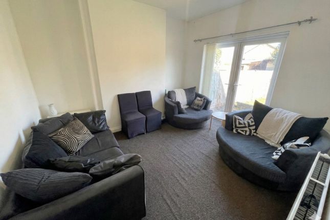 6 Douglas Road, Luton, Bedfordshire photo 3