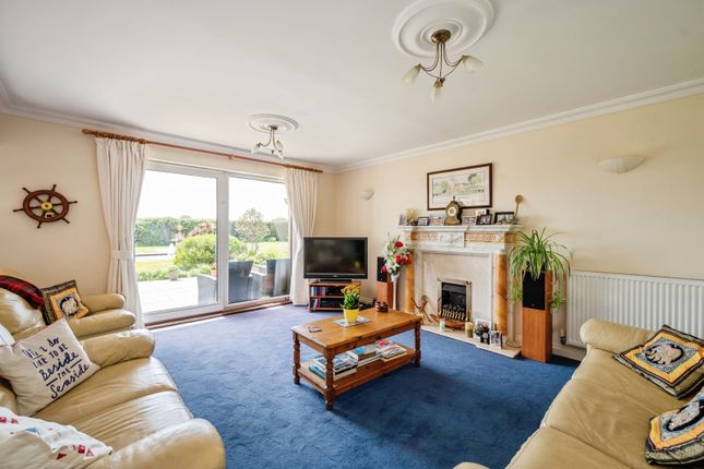 Flat 2, St. Catherines Court, 390, Sea Front, Hampshire photo 2