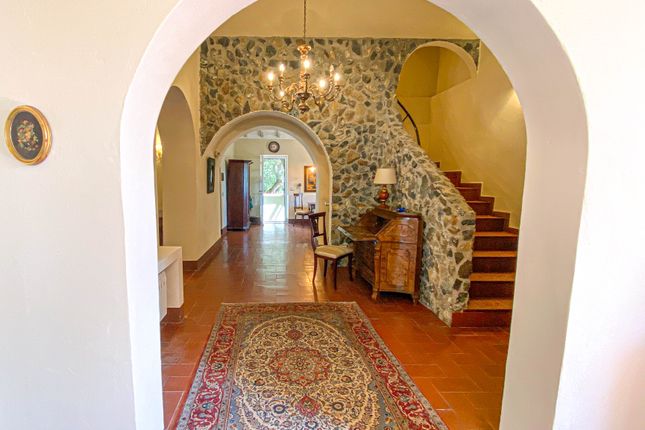 Villa for sale in Sp Del Commercio, Riparbella, Pisa, Tuscany, Italy