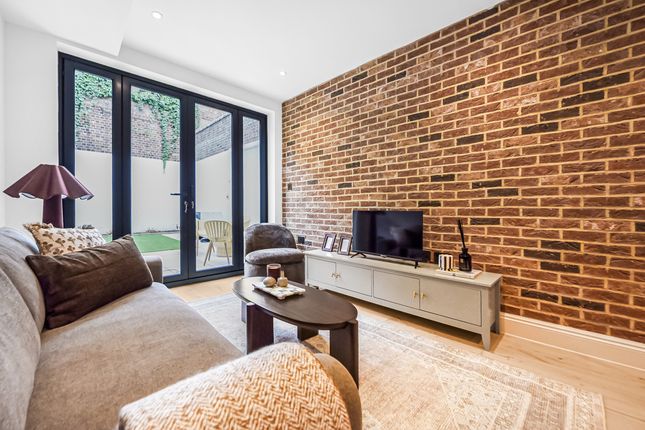 Morris, Fawe Street, London photo 4