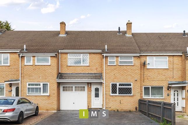 Terraced house for sale in Barry Avenue, Bicester