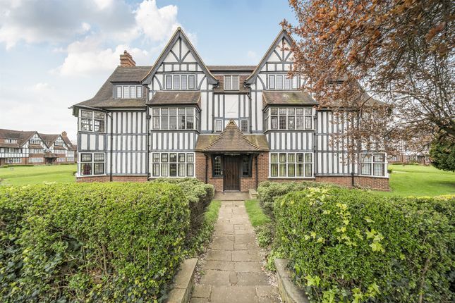 2-bed flat on Flat 4, Suffolk House, Queens Drive, London, £575,000