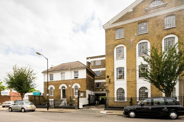 Office to let in Lomond Grove, London