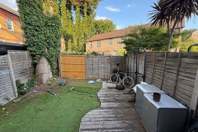 31, Dressington Avenue, London photo 5