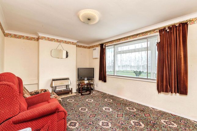 Corringham Road, Essex photo 2