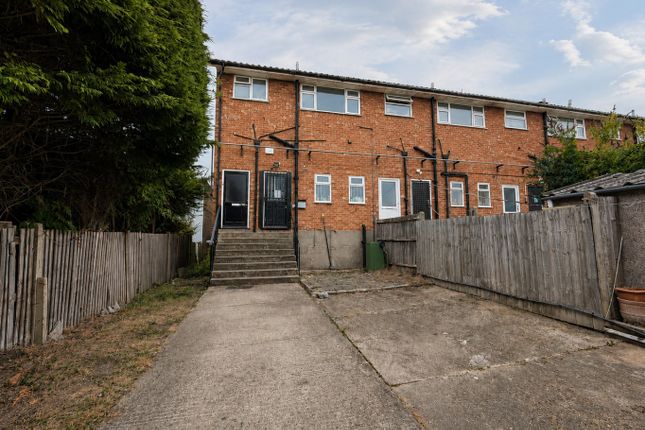 2 bed property for rent in Main Road, Hawkwell SS5
