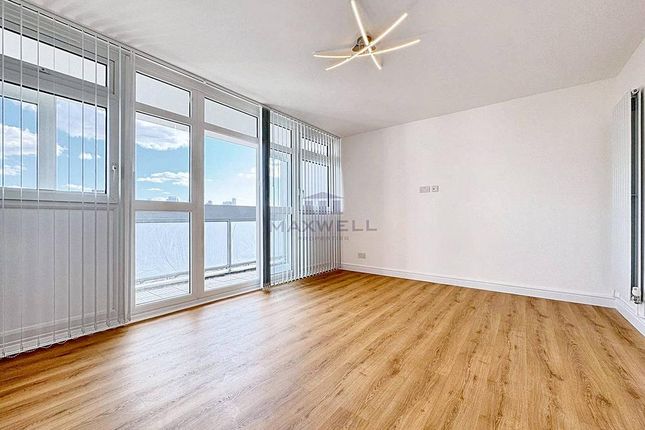 Flat to rent in Ballinger Point, Bromley High Street, London