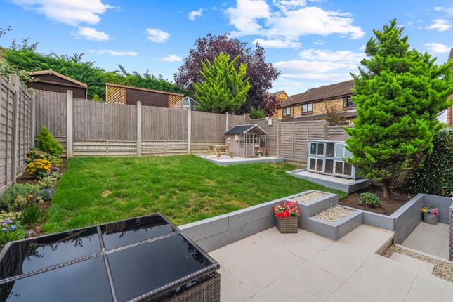 44 Downlands, Stevenage, Hertfordshire photo 3