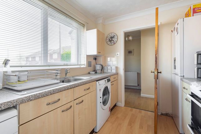 22 Manor Way, Great Yarmouth photo 2