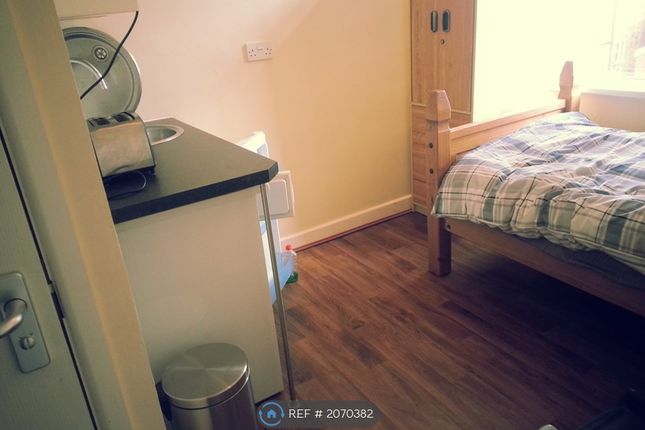 Thumbnail Room to rent in Glebe Street, Walsall