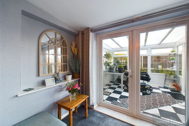 42, Dove Crescent, Essex photo 4