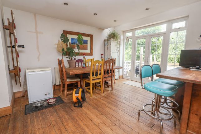 2, Elmbridge Avenue, Surbiton photo 4
