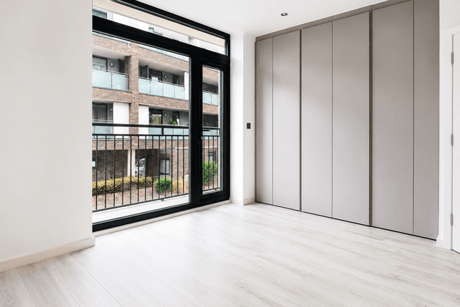 134-136, 130 Broadway, LONDON photo 4