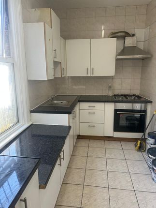Three/Four Bedroom Split Level Flat Close To High Street Ilford- Â£2650 Pcm