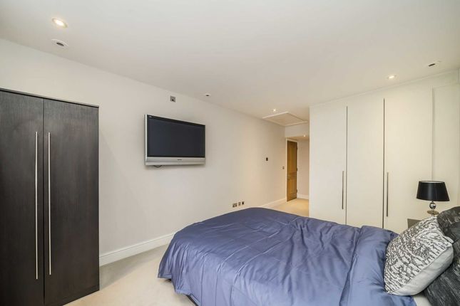 Flat to rent in Charles Street, London