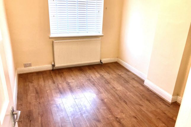 65 D, Pinner Park Avenue, Harrow photo 3