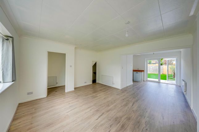 24, Cowdrey Court, Dartford photo 3