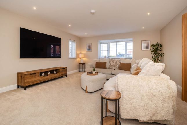 5, Stanley Trett Close, Norwich photo 2