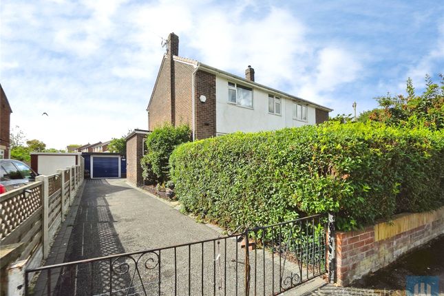 26, Woodkirk Gardens, Dewsbury photo 2