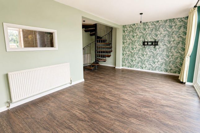 8, Collingwood Close, Macclesfield photo 2