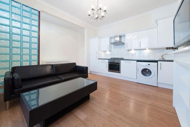 Flat to rent in Acton Street, Clerkenwell, London