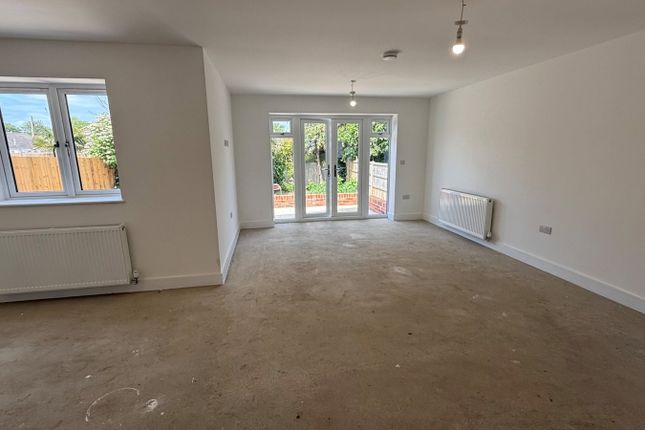 32a, Princes Avenue, Sheerness photo 4